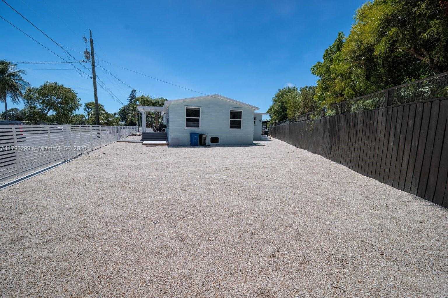 Small Image of 212 BUTTONWOOD LN, Key Largo Number 27