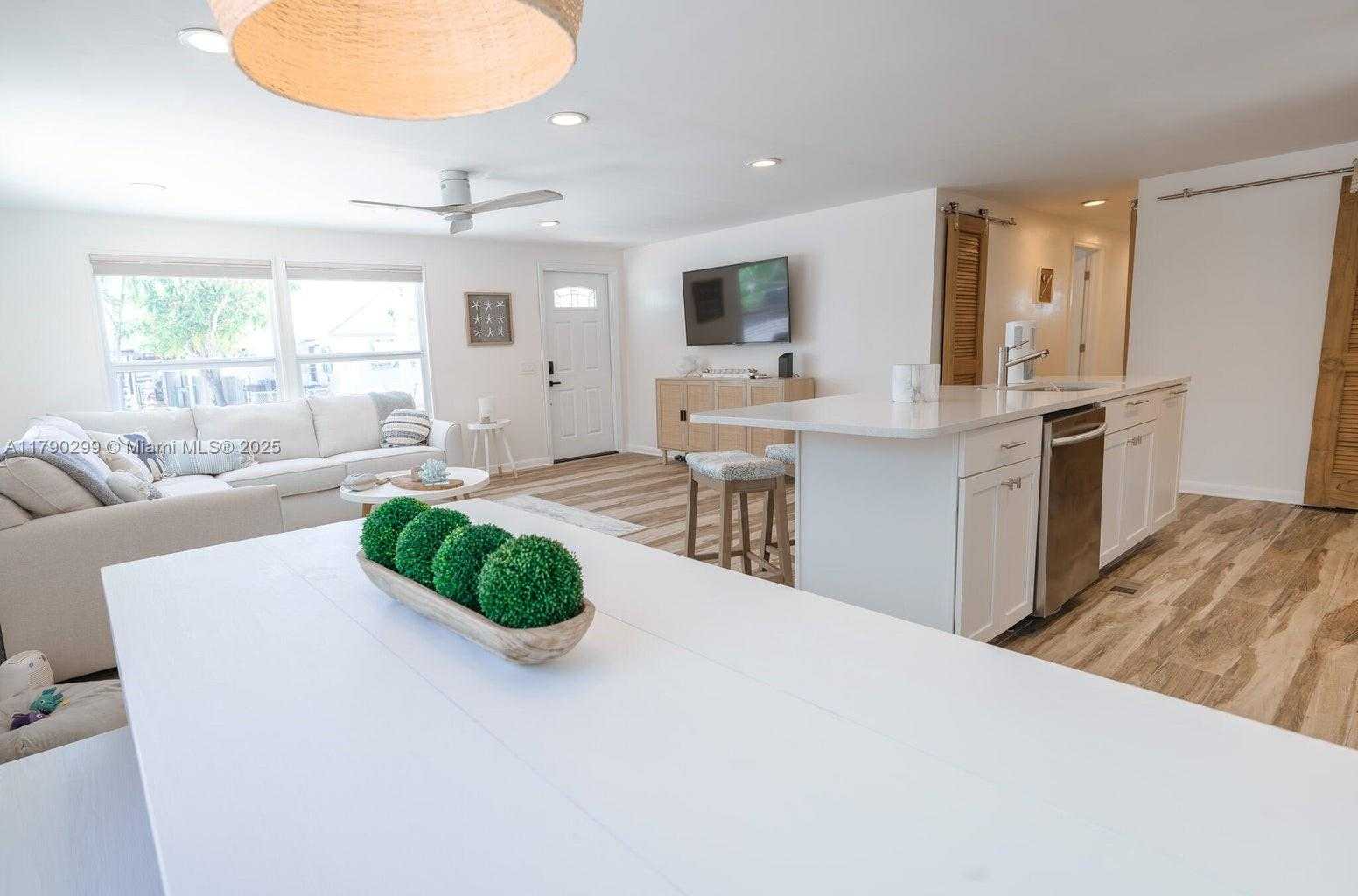 Small Image of 212 BUTTONWOOD LN, Key Largo Number 6