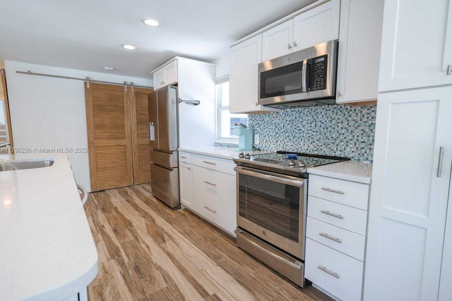 Small Image of 212 BUTTONWOOD LN, Key Largo Number 7
