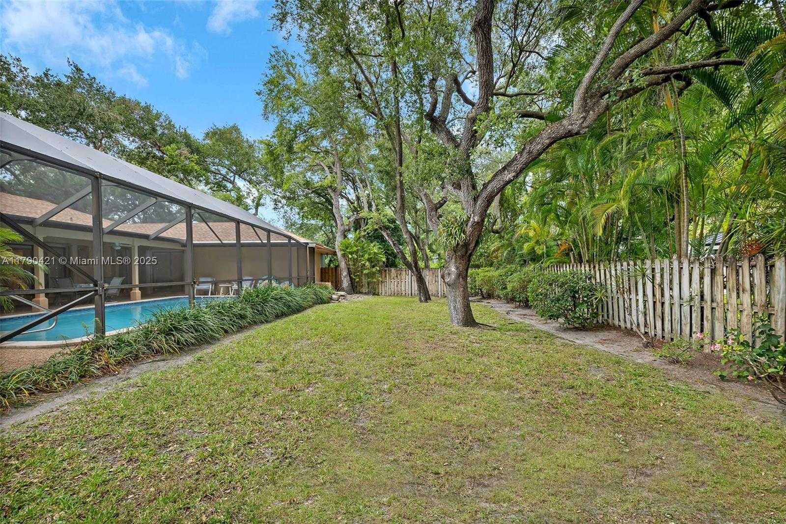 Small Image of 16745 SOUTH WEST 74TH CT, Palmetto Bay Number 31