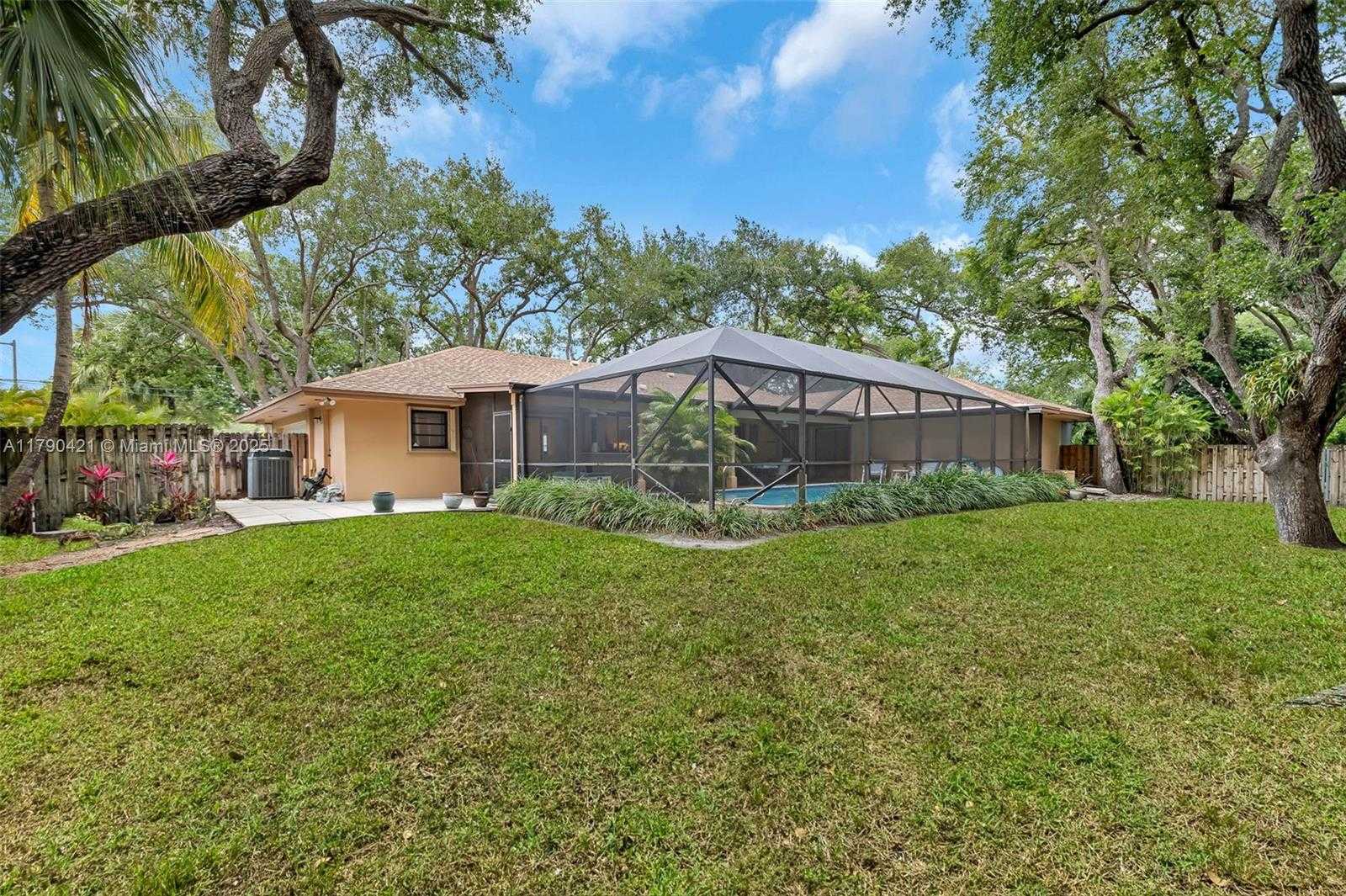 Small Image of 16745 SOUTH WEST 74TH CT, Palmetto Bay Number 32