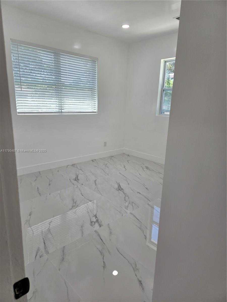 Small Image of 987 NORTH EAST 145TH ST, North Miami Number 21