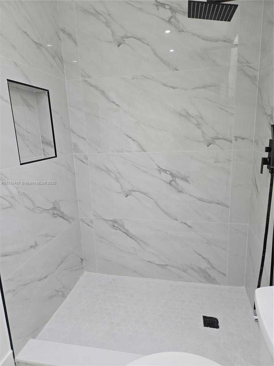 Small Image of 987 NORTH EAST 145TH ST, North Miami Number 47