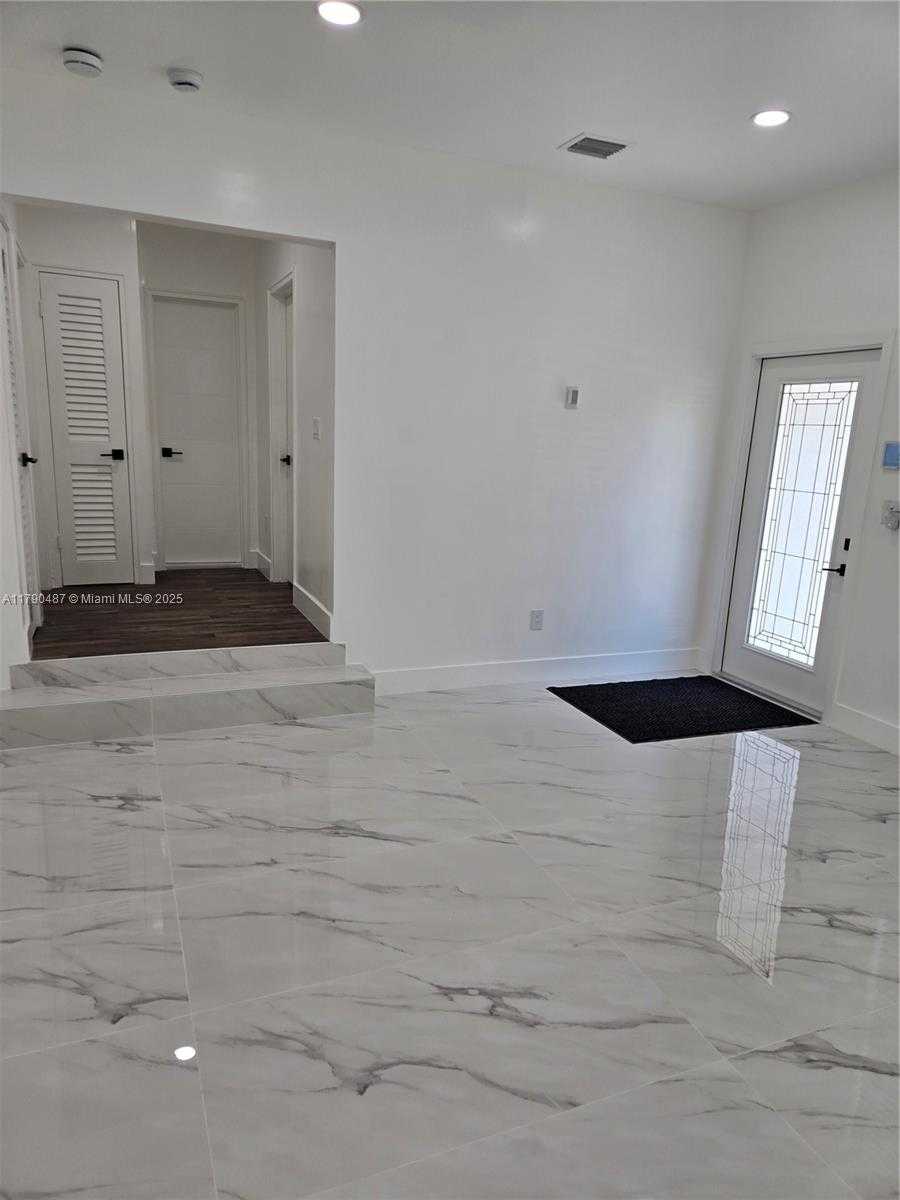 Small Image of 987 NORTH EAST 145TH ST, North Miami Number 9