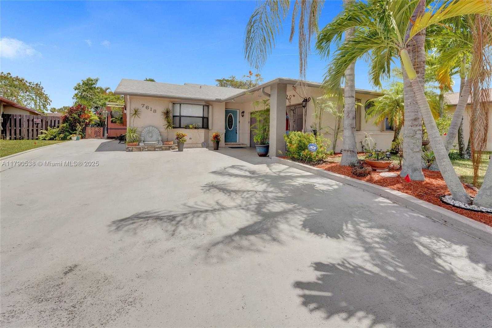 Small Image of 7618 NORTH WEST 88TH CIR, Tamarac Number 2