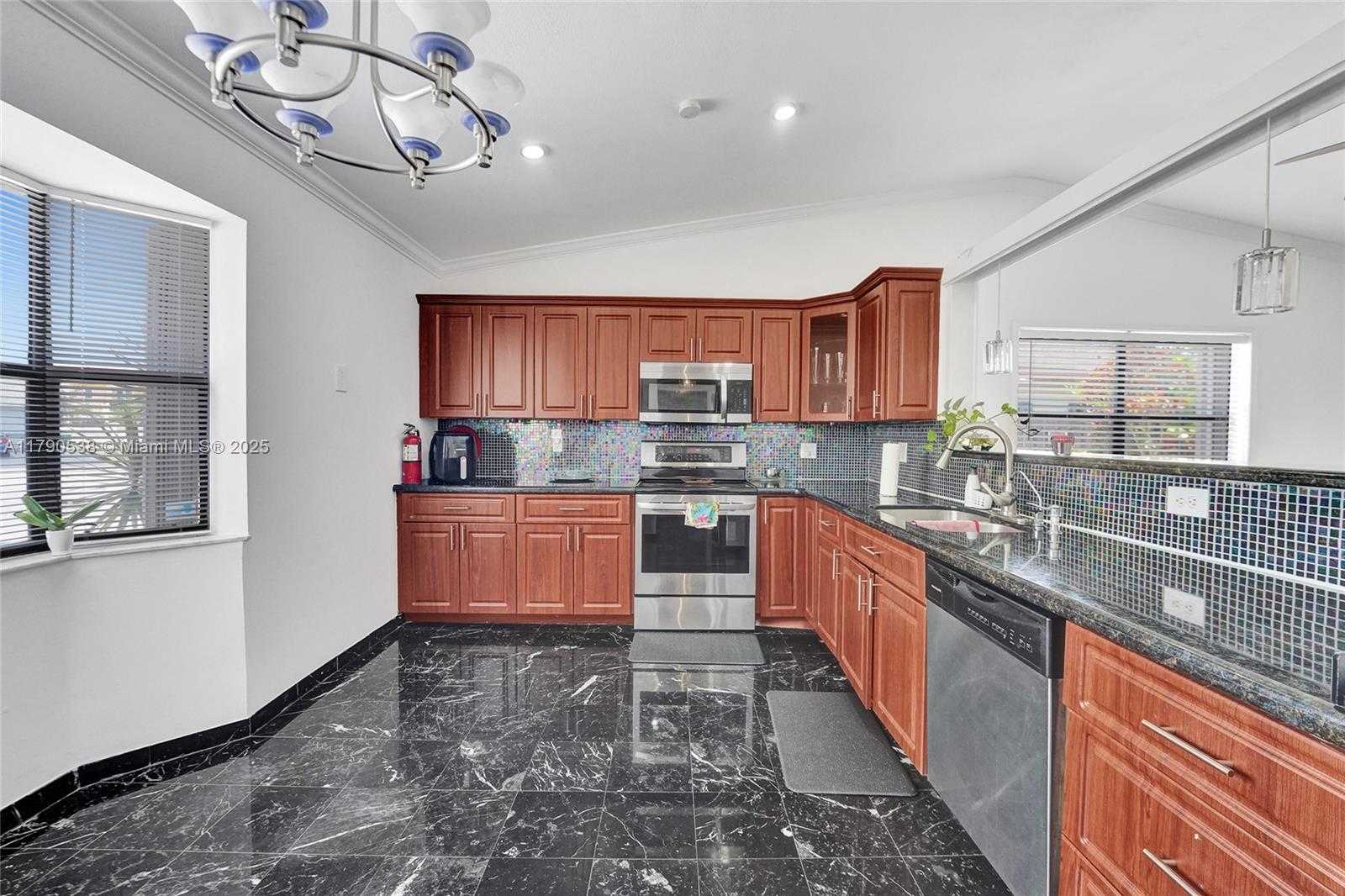 Small Image of 7618 NORTH WEST 88TH CIR, Tamarac Number 3