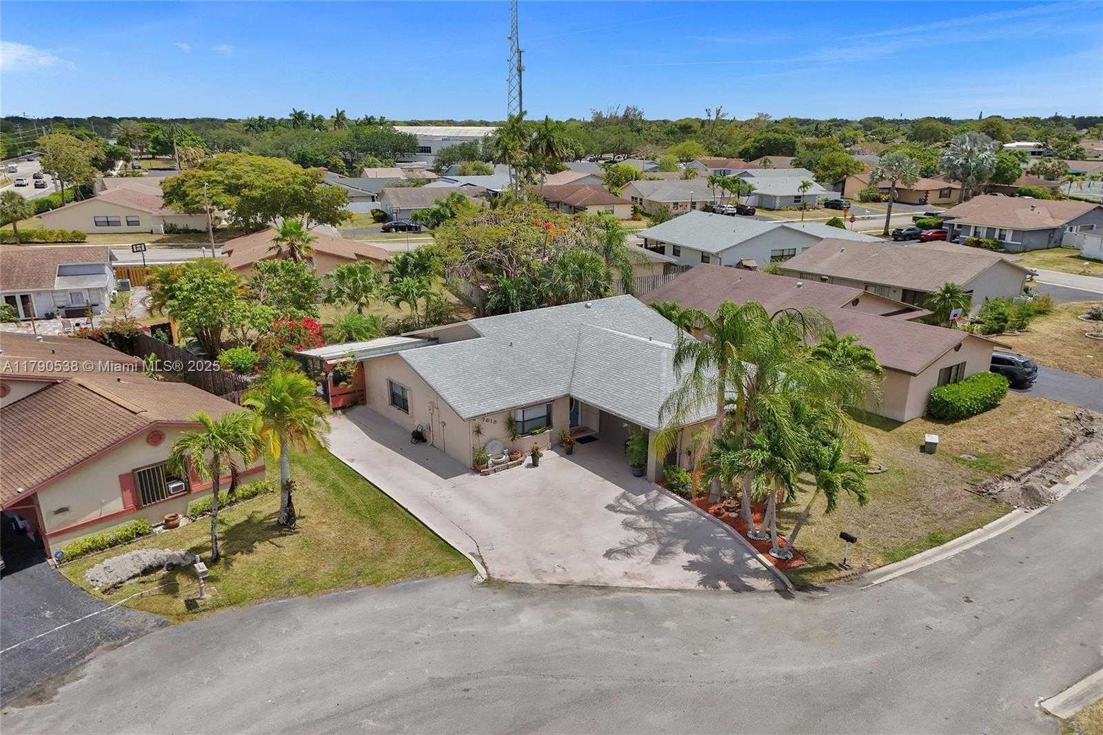Small Image of 7618 NORTH WEST 88TH CIR, Tamarac Number 35
