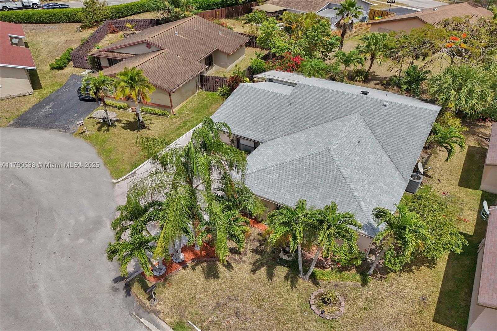Small Image of 7618 NORTH WEST 88TH CIR, Tamarac Number 39