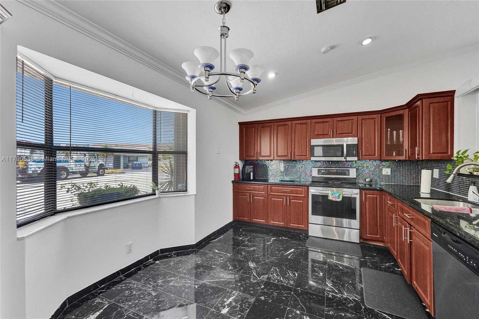 Small Image of 7618 NORTH WEST 88TH CIR, Tamarac Number 4