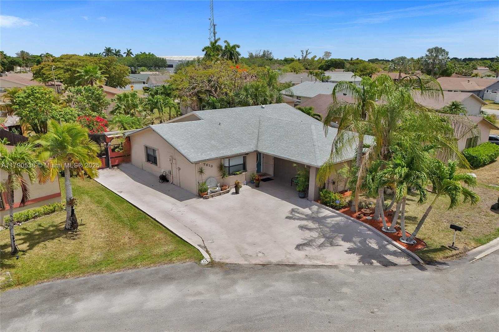 Small Image of 7618 NORTH WEST 88TH CIR, Tamarac Number 40