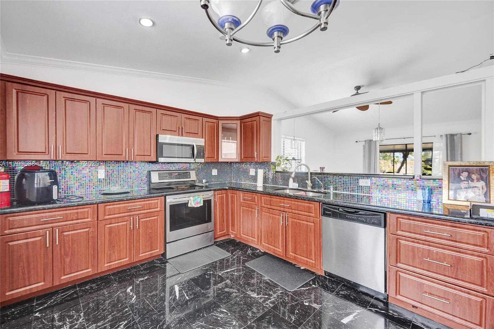 Small Image of 7618 NORTH WEST 88TH CIR, Tamarac Number 5