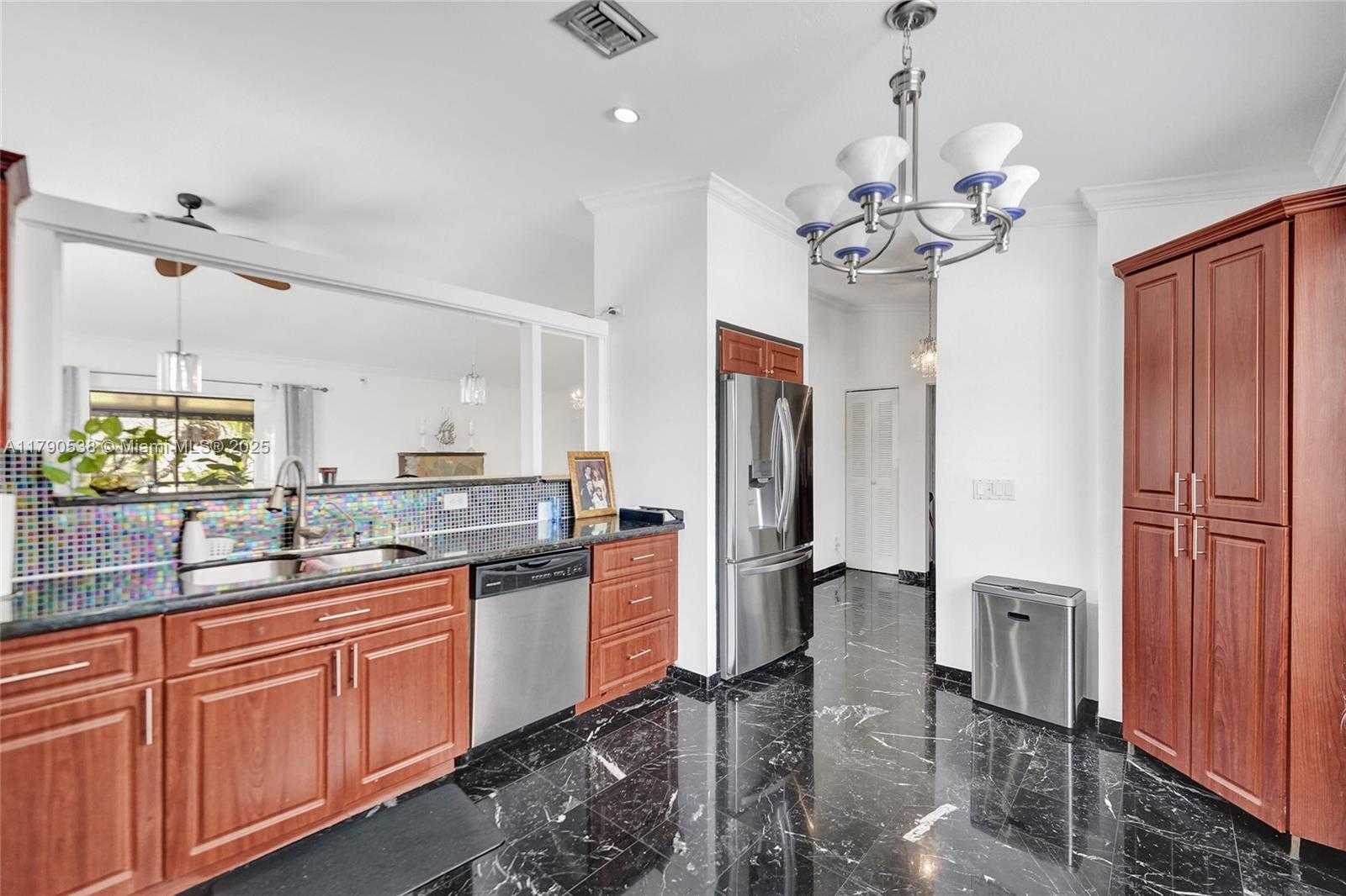 Small Image of 7618 NORTH WEST 88TH CIR, Tamarac Number 6