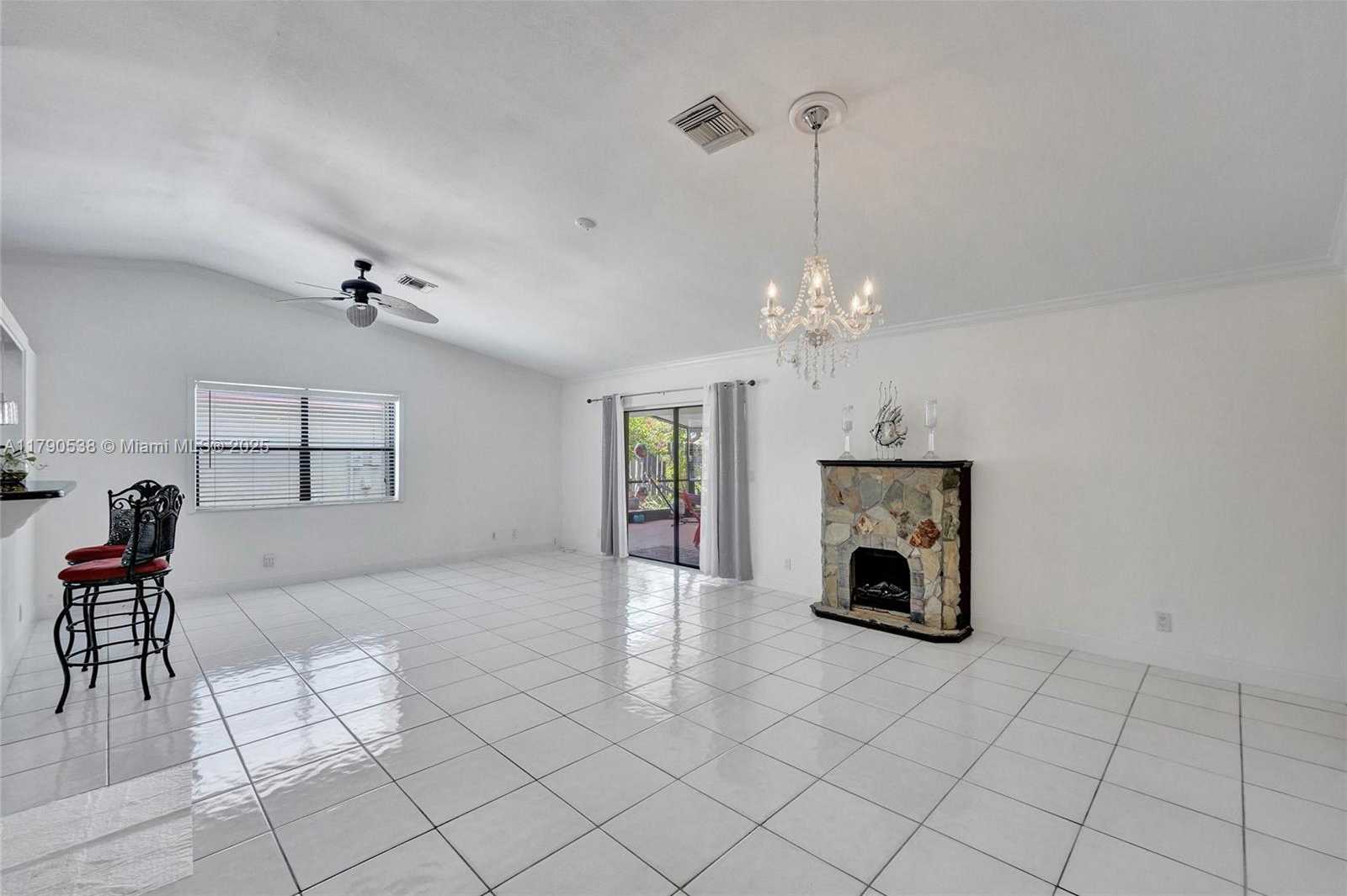Small Image of 7618 NORTH WEST 88TH CIR, Tamarac Number 8