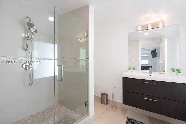 Small Image of 17650 NORTH EAST 19TH AVE, North Miami Beach Number 22