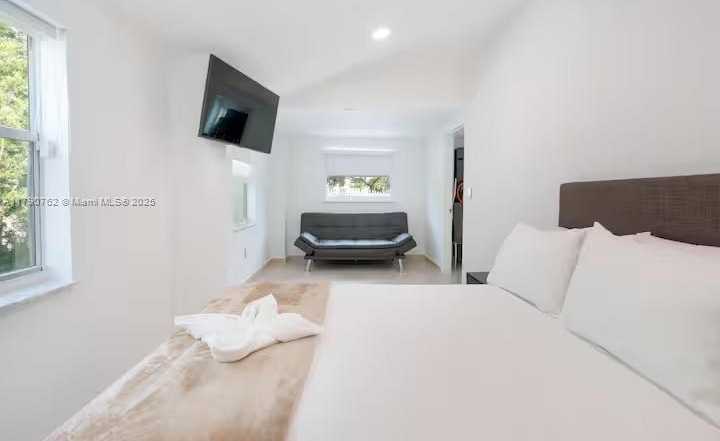 Small Image of 17650 NORTH EAST 19TH AVE, North Miami Beach Number 23