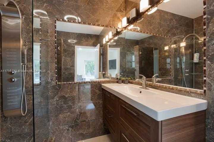 Small Image of 17650 NORTH EAST 19TH AVE, North Miami Beach Number 25