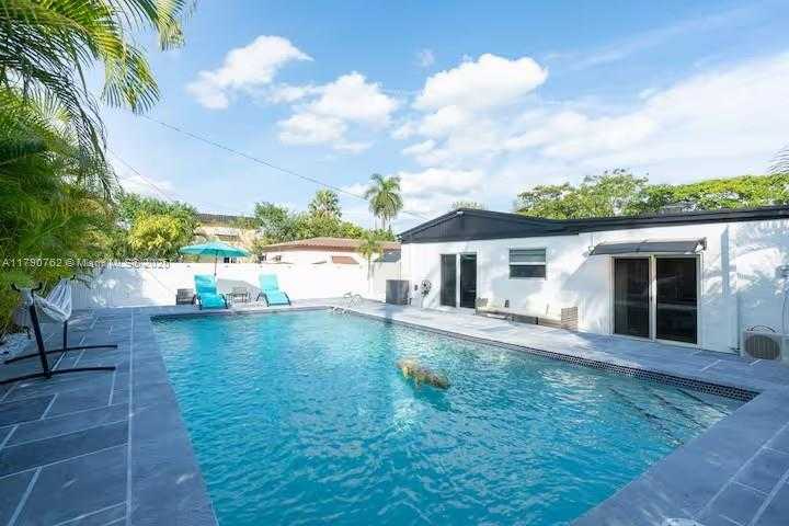 Small Image of 17650 NORTH EAST 19TH AVE, North Miami Beach Number 7