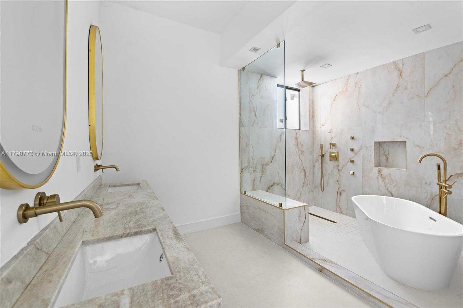 Small Image of 19601 EAST SAINT ANDREWS DR, Hialeah Number 20