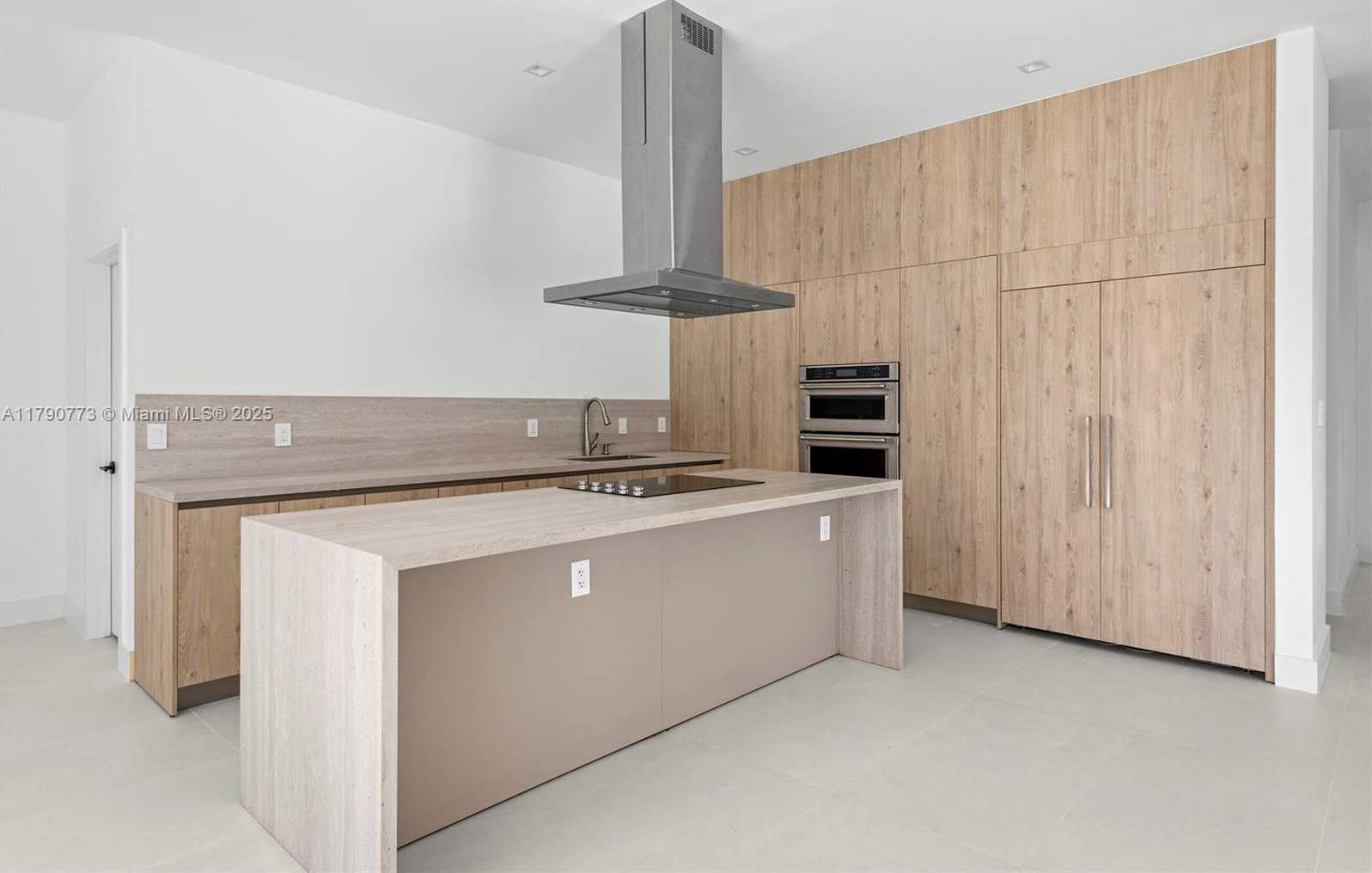Small Image of 19601 EAST SAINT ANDREWS DR, Hialeah Number 5