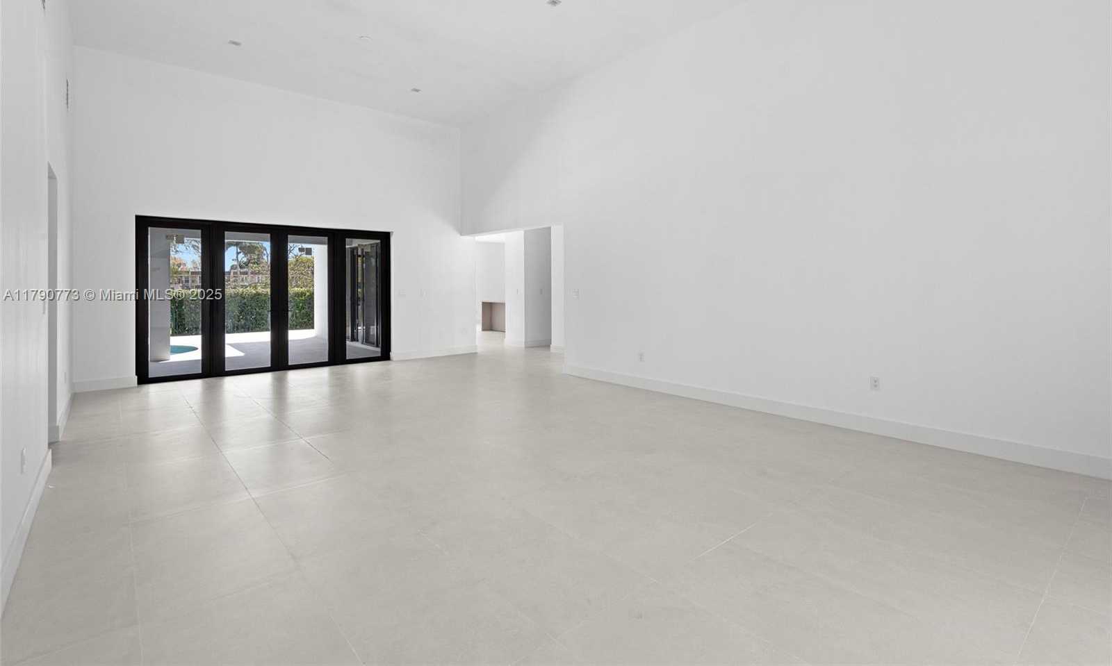 Small Image of 19601 EAST SAINT ANDREWS DR, Hialeah Number 7