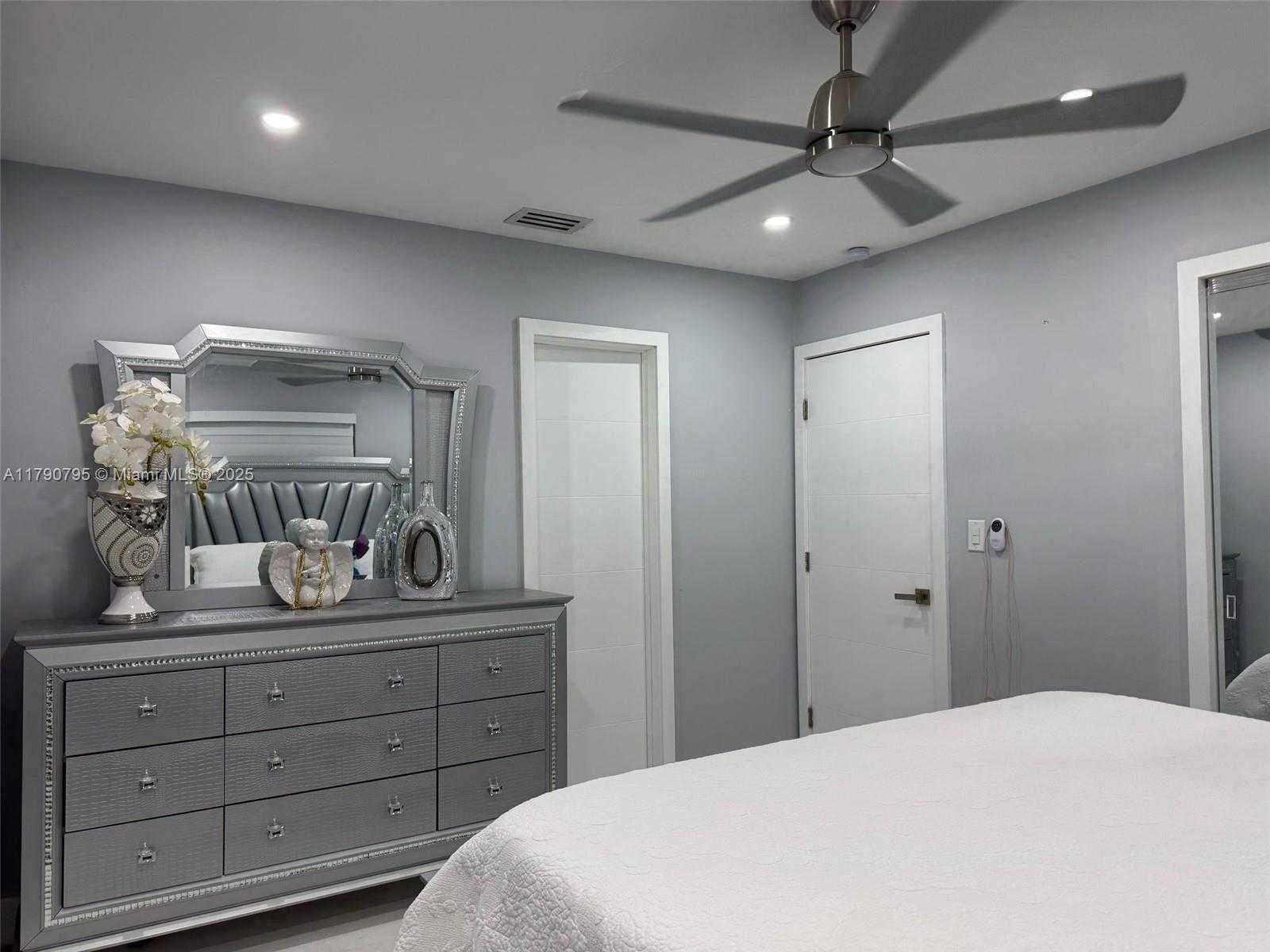 Small Image of 729 EAST 23RD ST, Hialeah Number 10