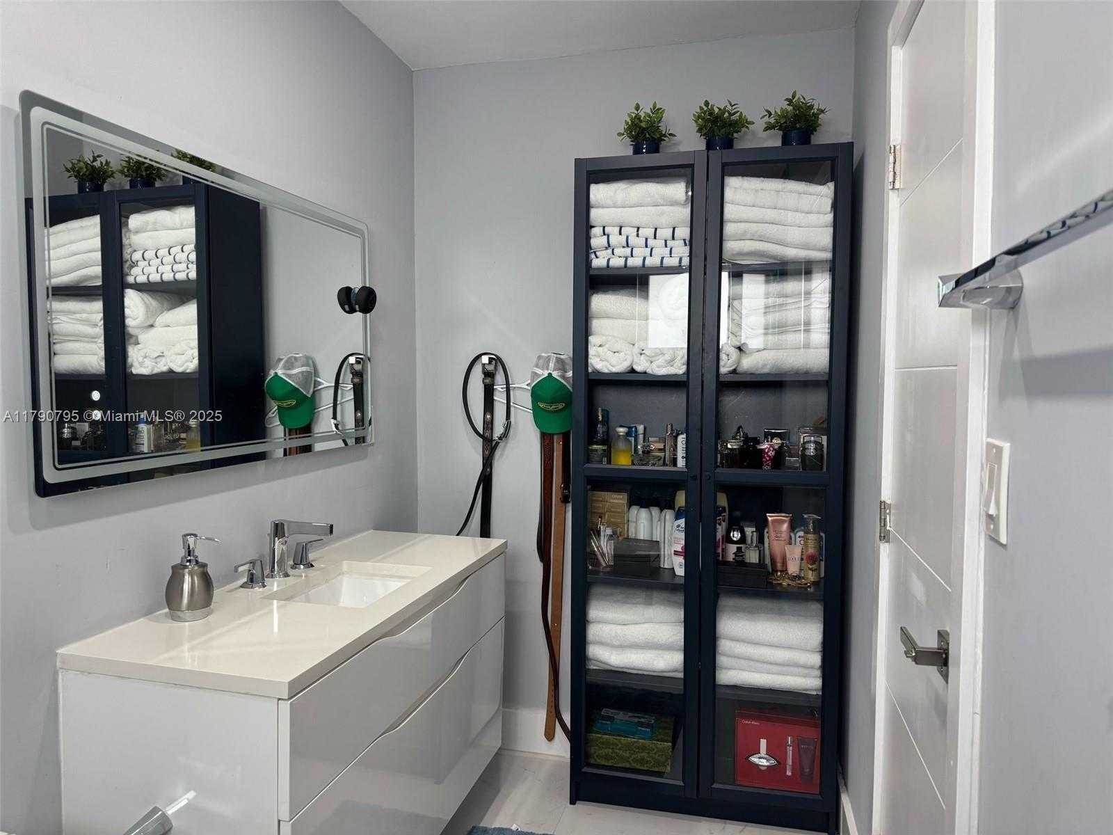Small Image of 729 EAST 23RD ST, Hialeah Number 11