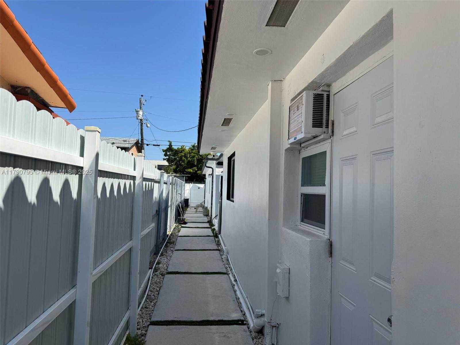 Small Image of 729 EAST 23RD ST, Hialeah Number 24