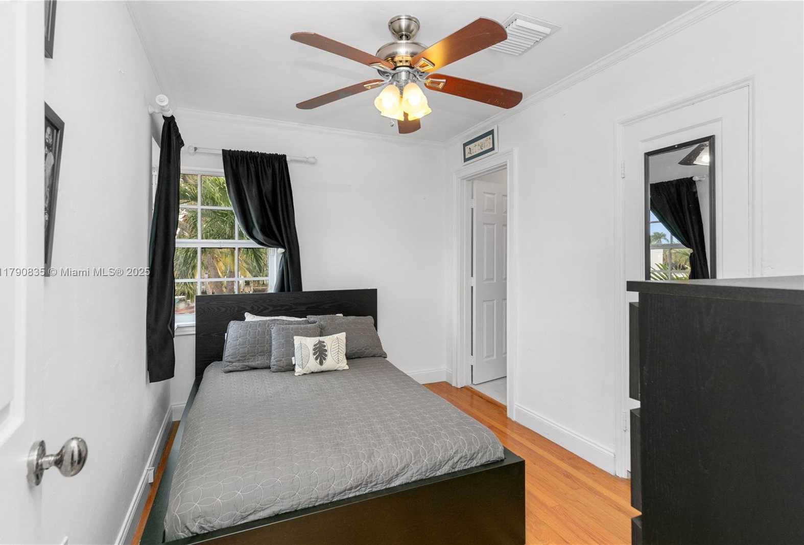 Small Image of 1075 NORTH EAST 89TH ST, Miami Number 30