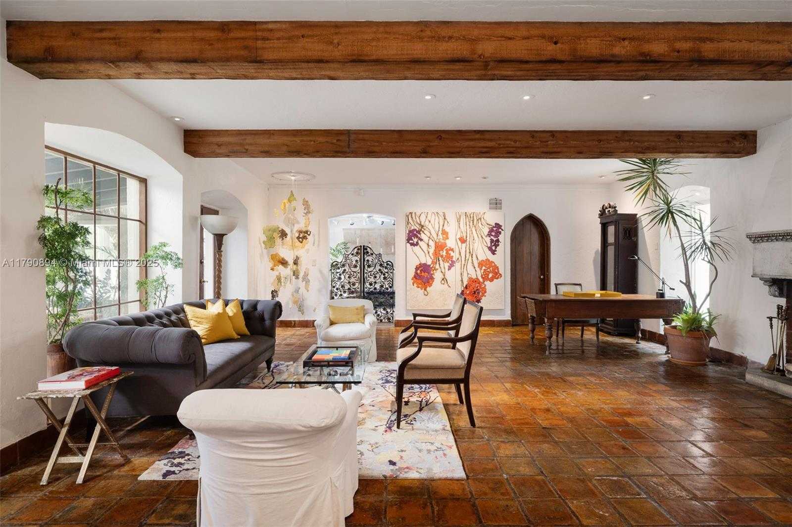 Small Image of 5215 PINE TREE DR, Miami Beach Number 12