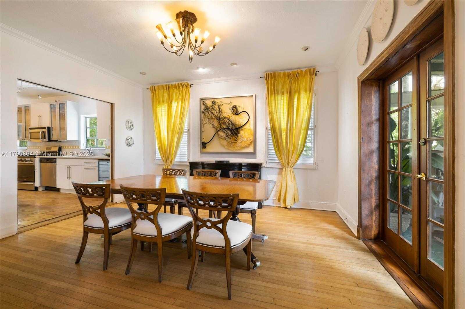 Small Image of 5215 PINE TREE DR, Miami Beach Number 13