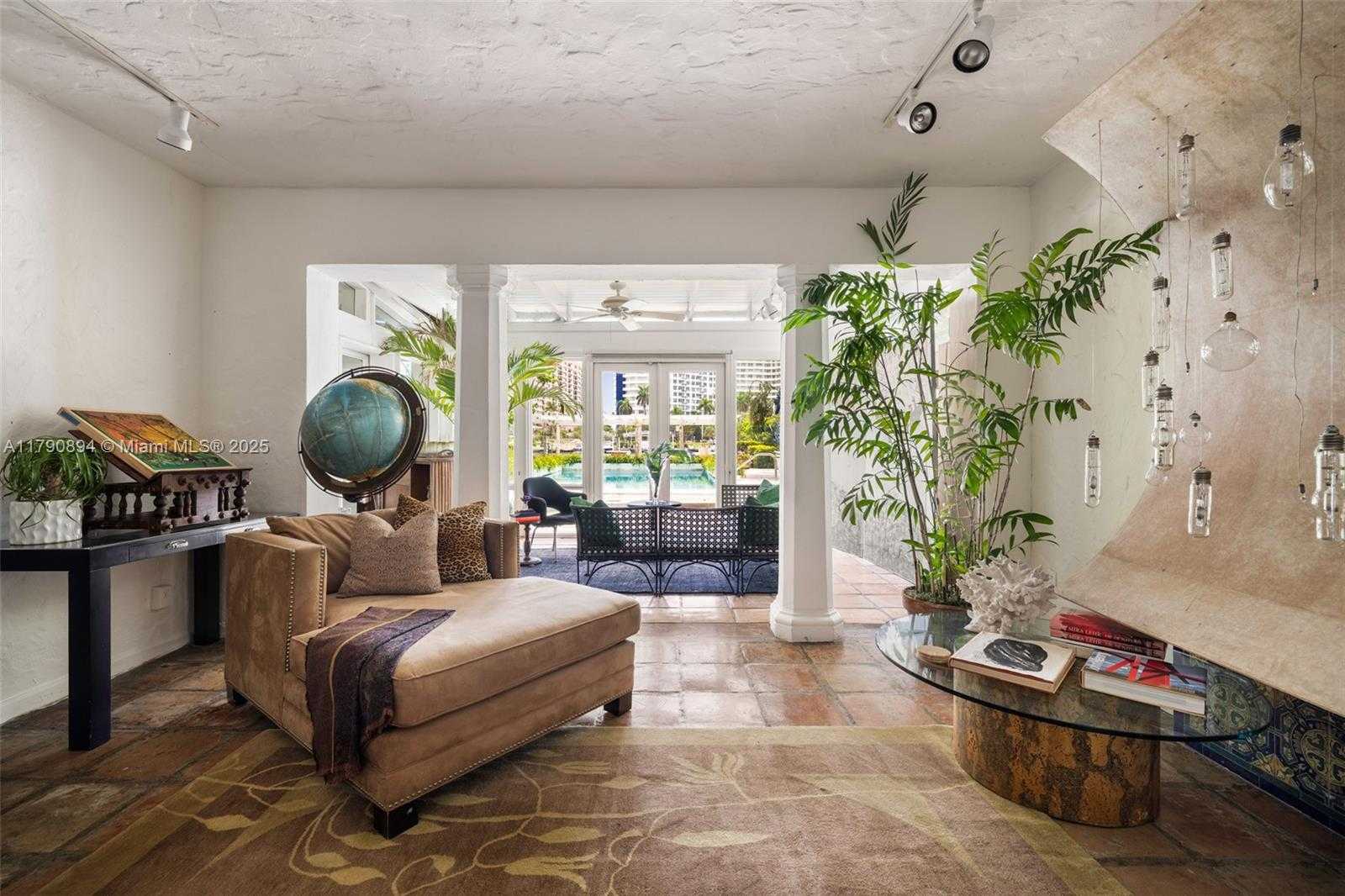 Small Image of 5215 PINE TREE DR, Miami Beach Number 14