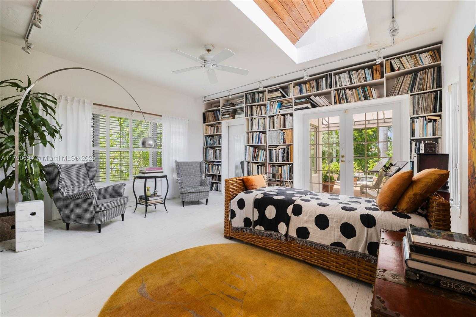 Small Image of 5215 PINE TREE DR, Miami Beach Number 18