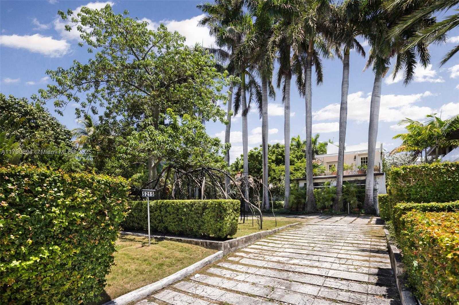 Small Image of 5215 PINE TREE DR, Miami Beach Number 21
