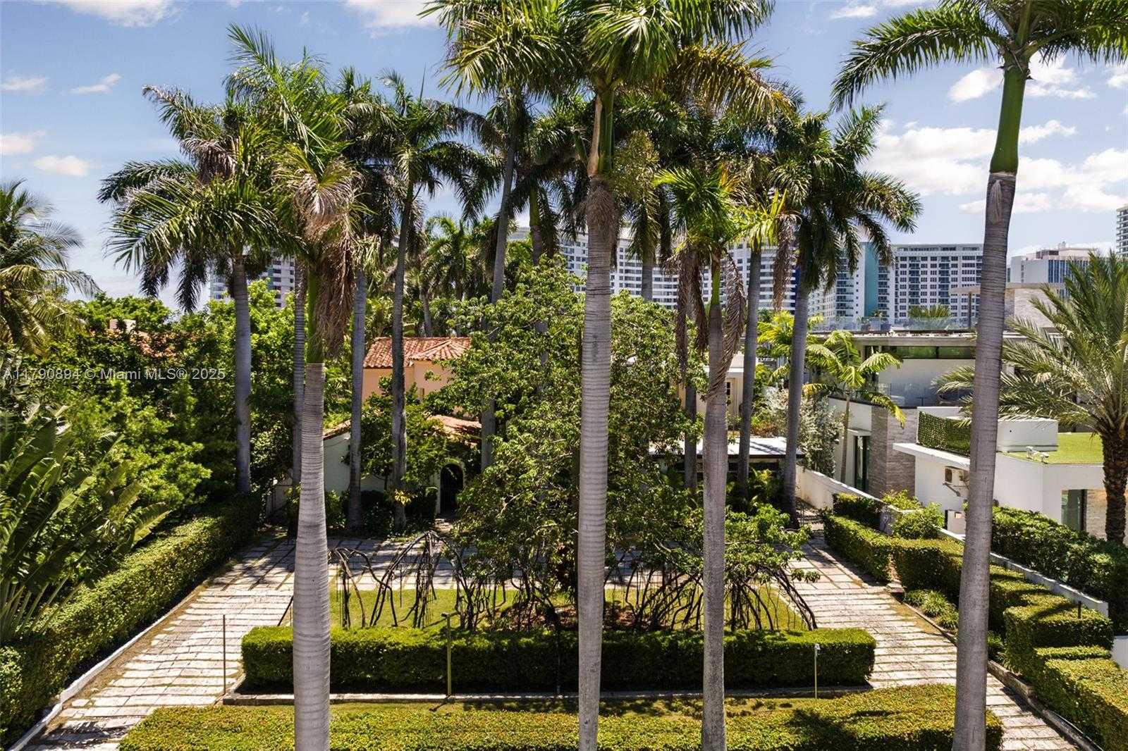 Small Image of 5215 PINE TREE DR, Miami Beach Number 23