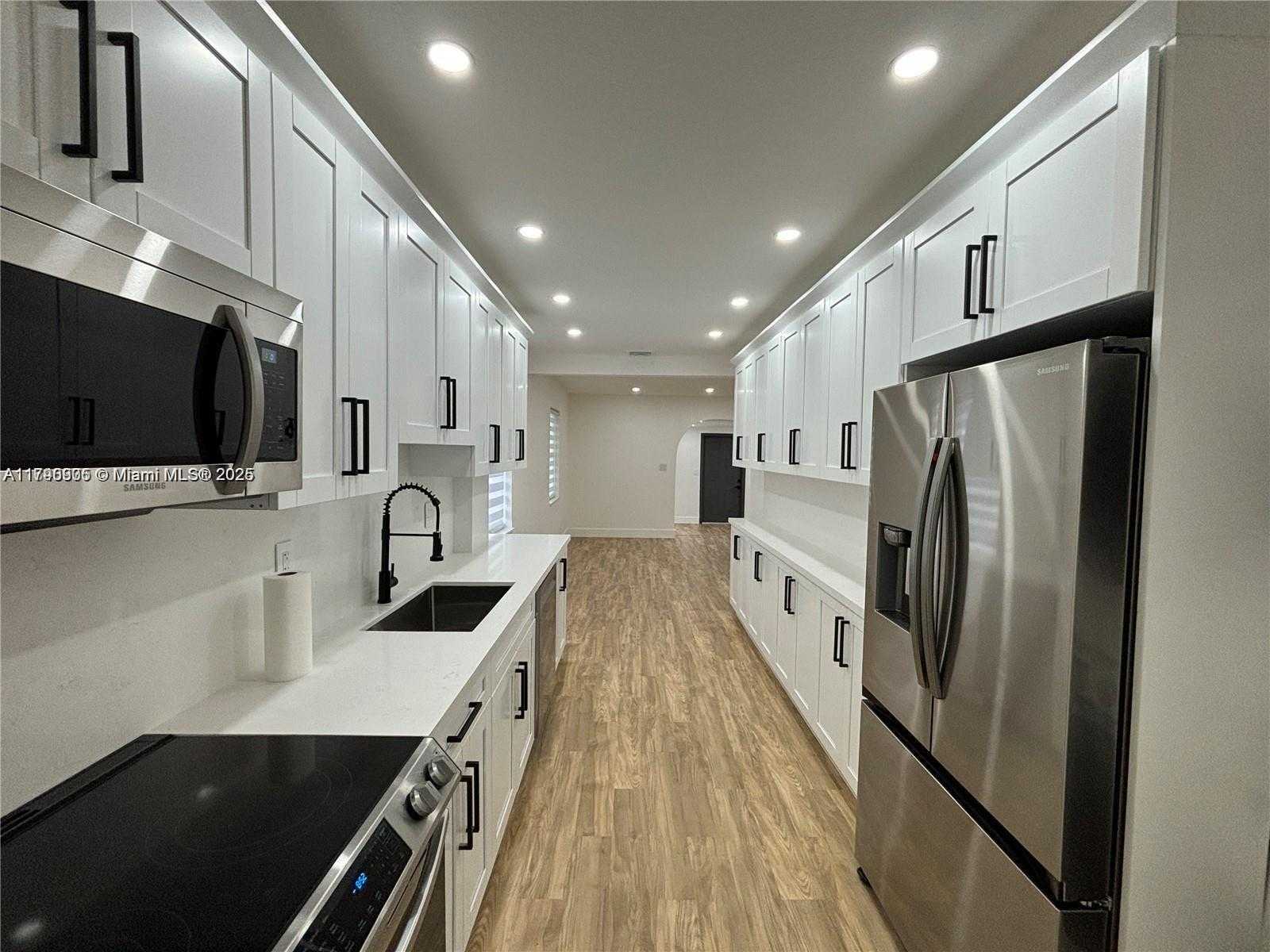 Small Image of 1421 NORTH WEST 1ST AVE, Fort Lauderdale Number 13