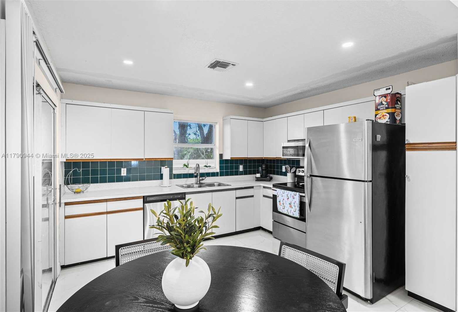 Small Image of 2215 SOUTH EAST 7TH PL, Homestead Number 9