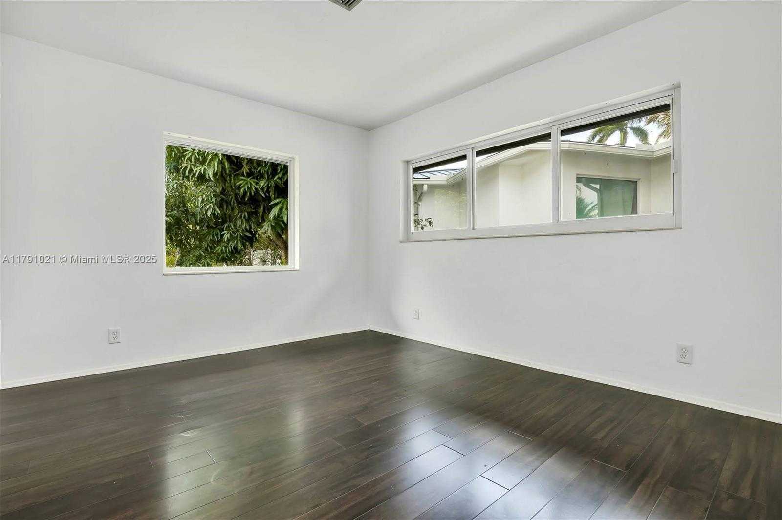Small Image of 2019 NORTH EAST 31ST AVE, Fort Lauderdale Number 25