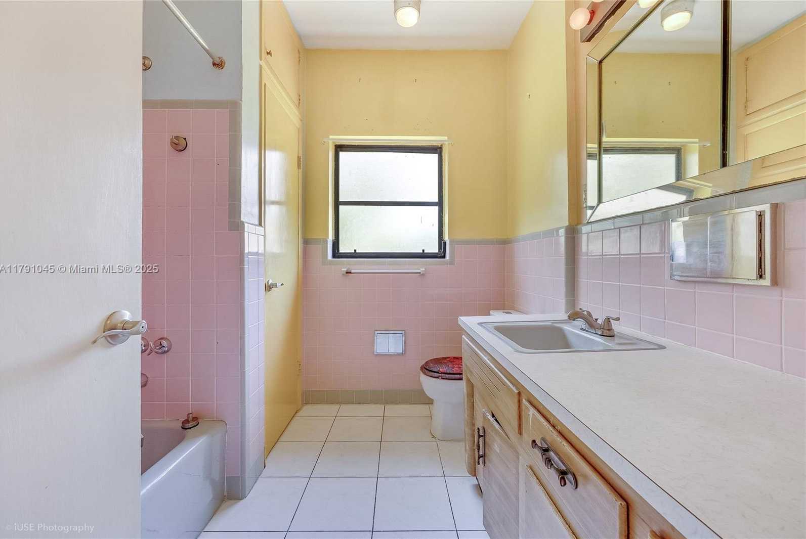 Small Image of 801 ORCHID DR, Plantation Number 13