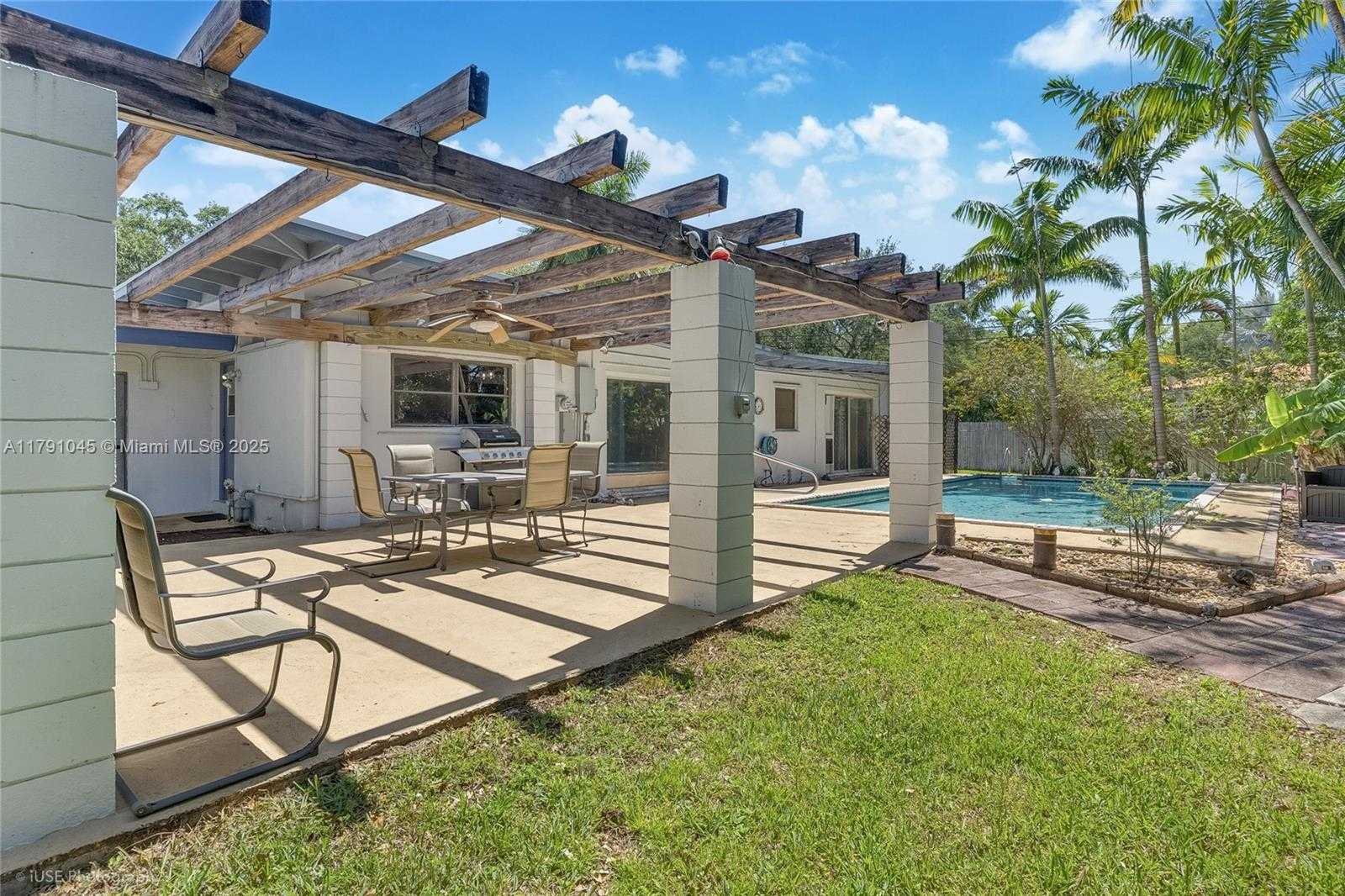 Small Image of 801 ORCHID DR, Plantation Number 17