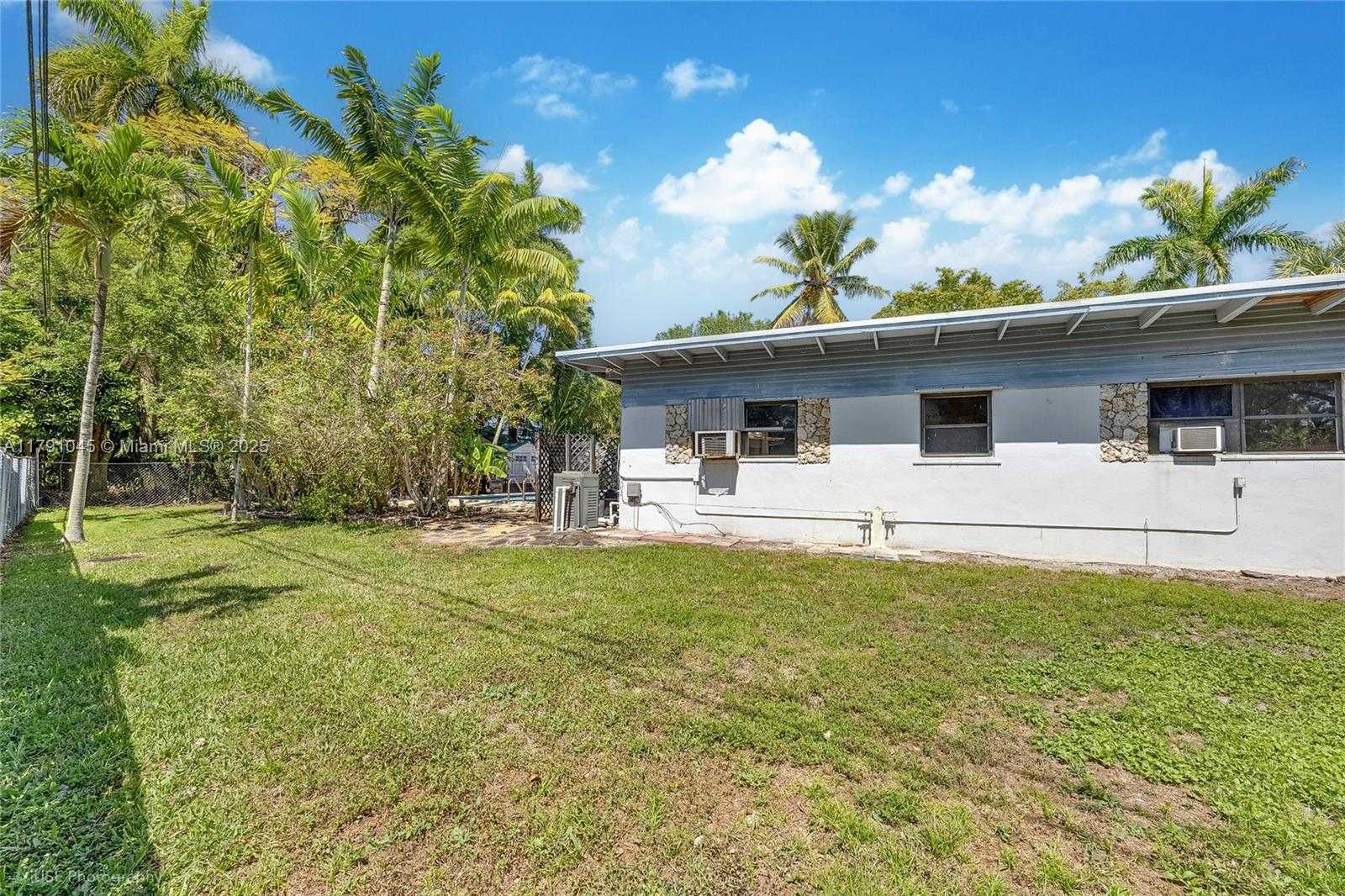 Small Image of 801 ORCHID DR, Plantation Number 18