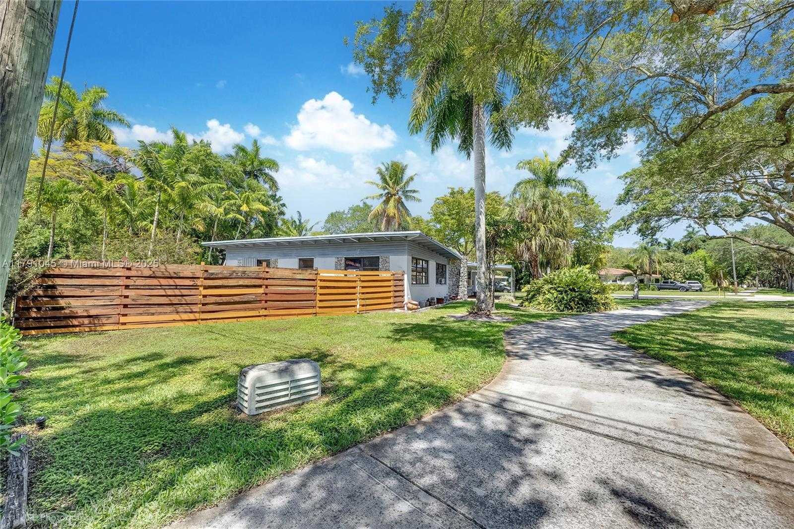 Small Image of 801 ORCHID DR, Plantation Number 2