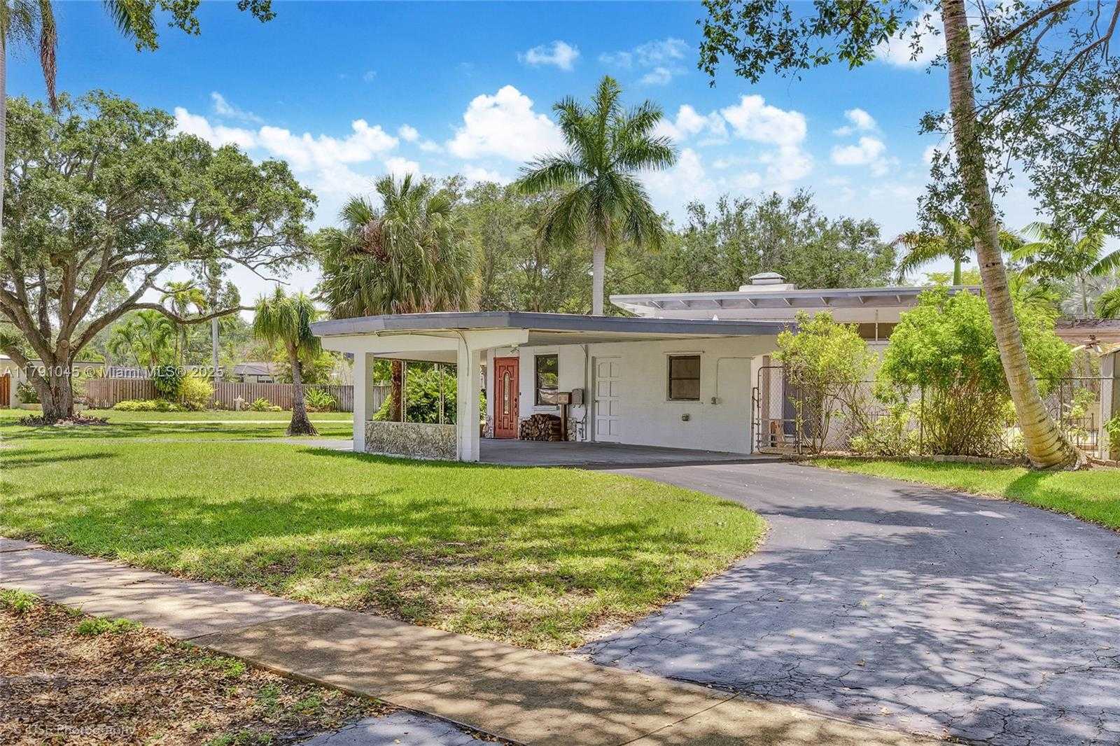 Small Image of 801 ORCHID DR, Plantation Number 4