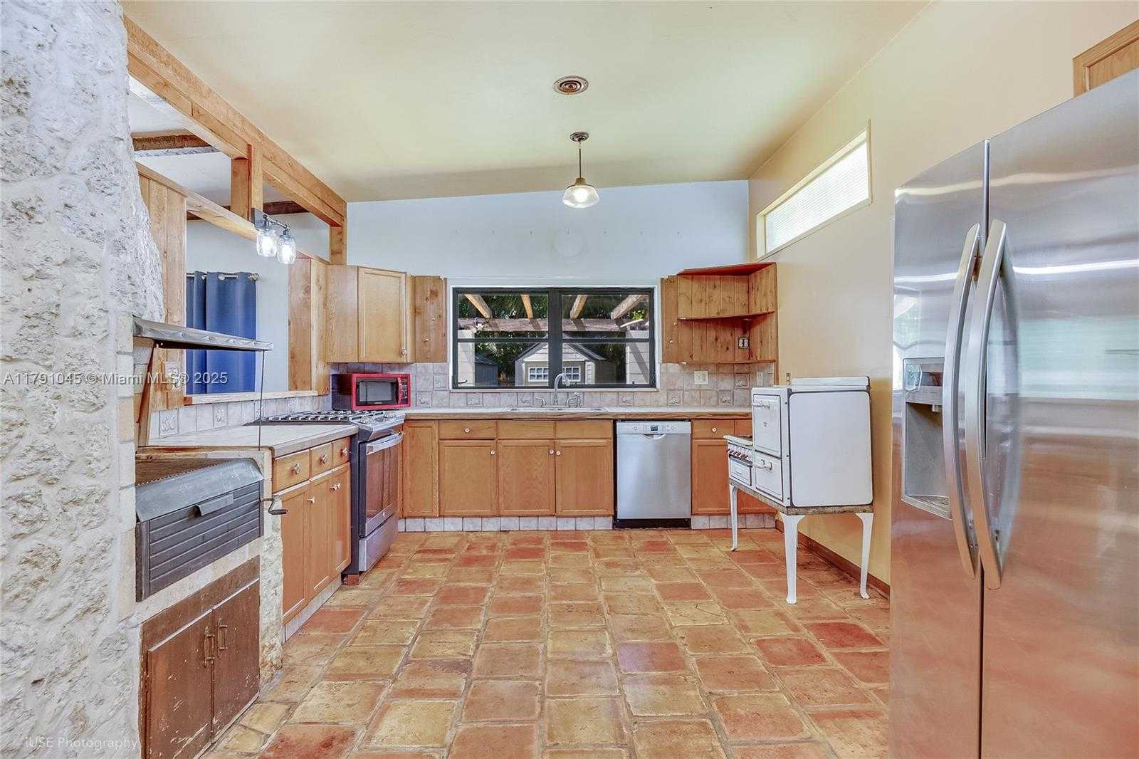 Small Image of 801 ORCHID DR, Plantation Number 6