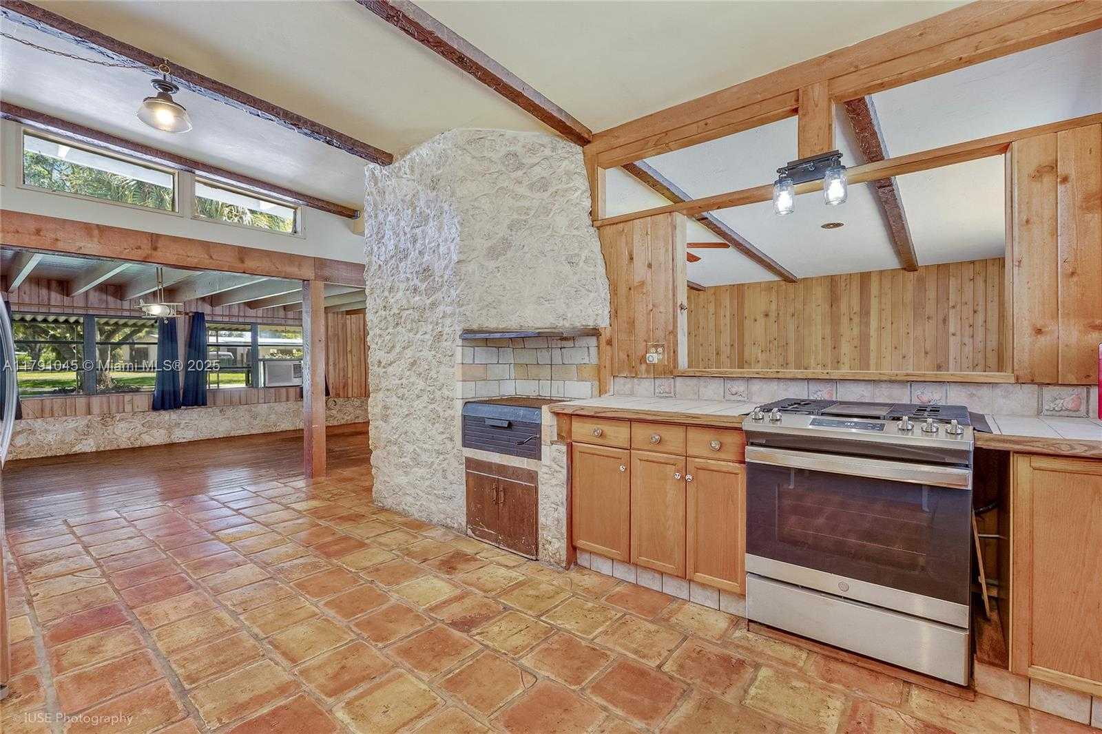 Small Image of 801 ORCHID DR, Plantation Number 7