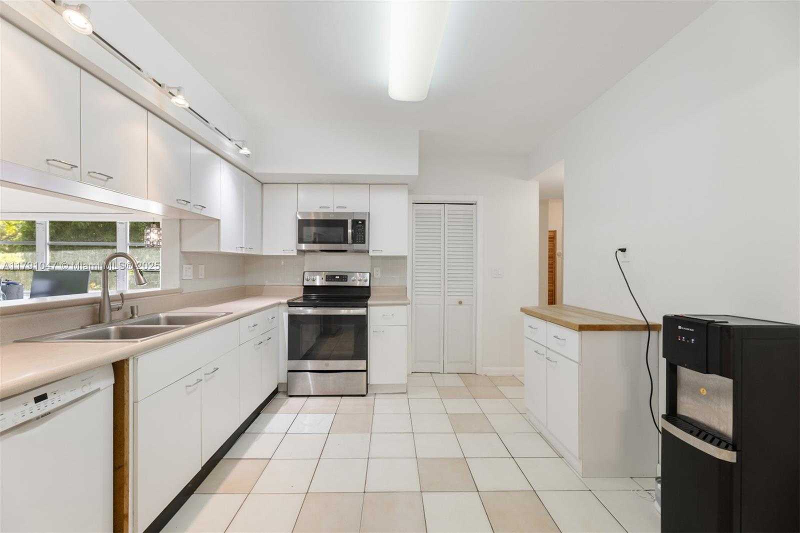 Small Image of 7920 SOUTH WEST 132ND ST, Pinecrest Number 6