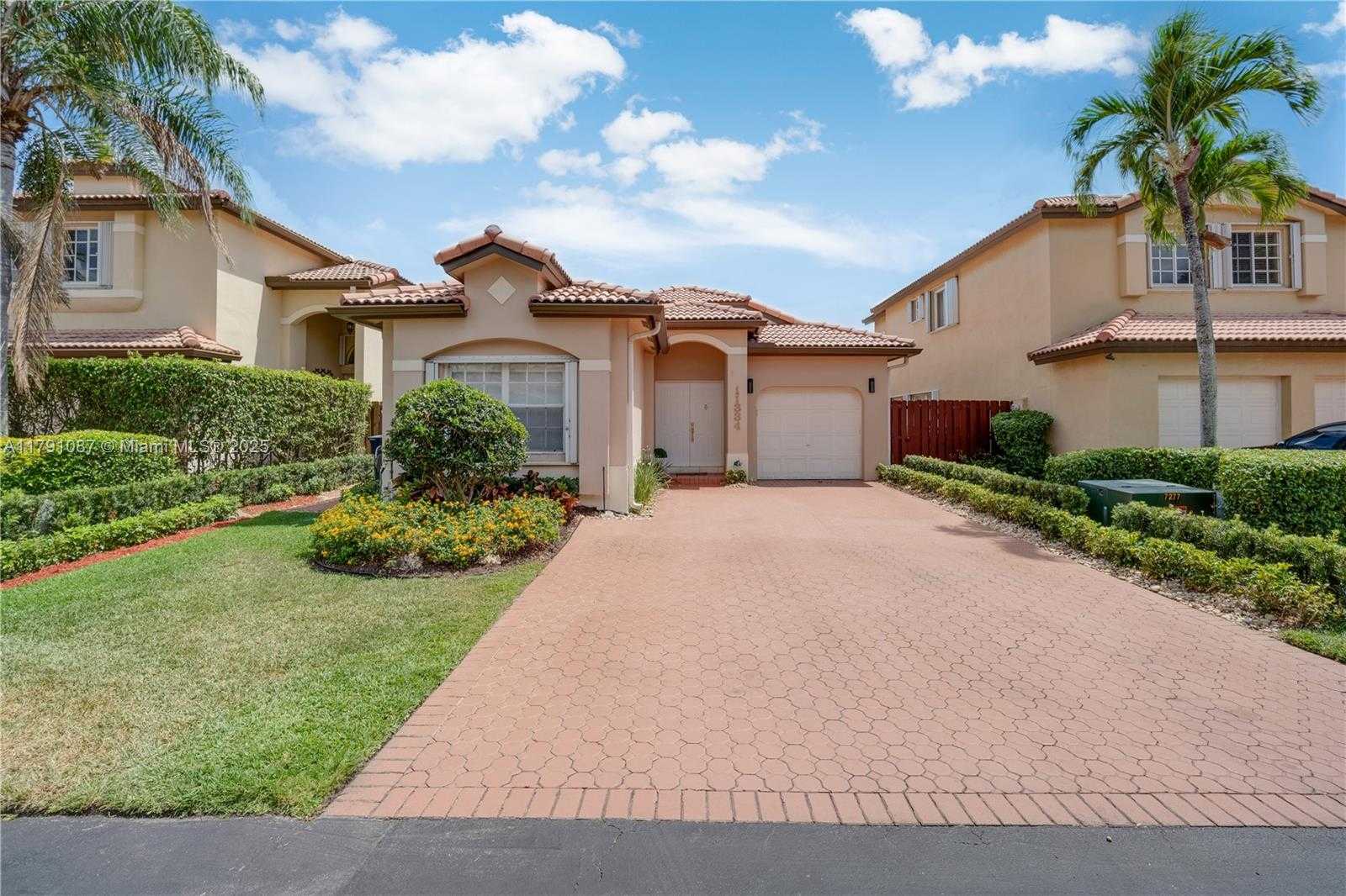 Small Image of 11334 NORTH WEST 53RD LN, Doral Number 1