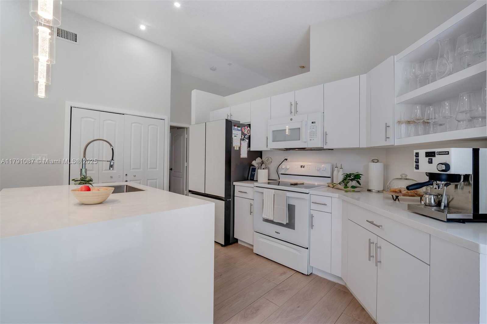 Small Image of 11334 NORTH WEST 53RD LN, Doral Number 14