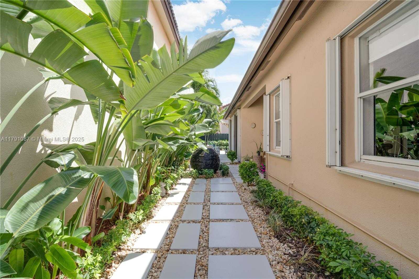 Small Image of 11334 NORTH WEST 53RD LN, Doral Number 2