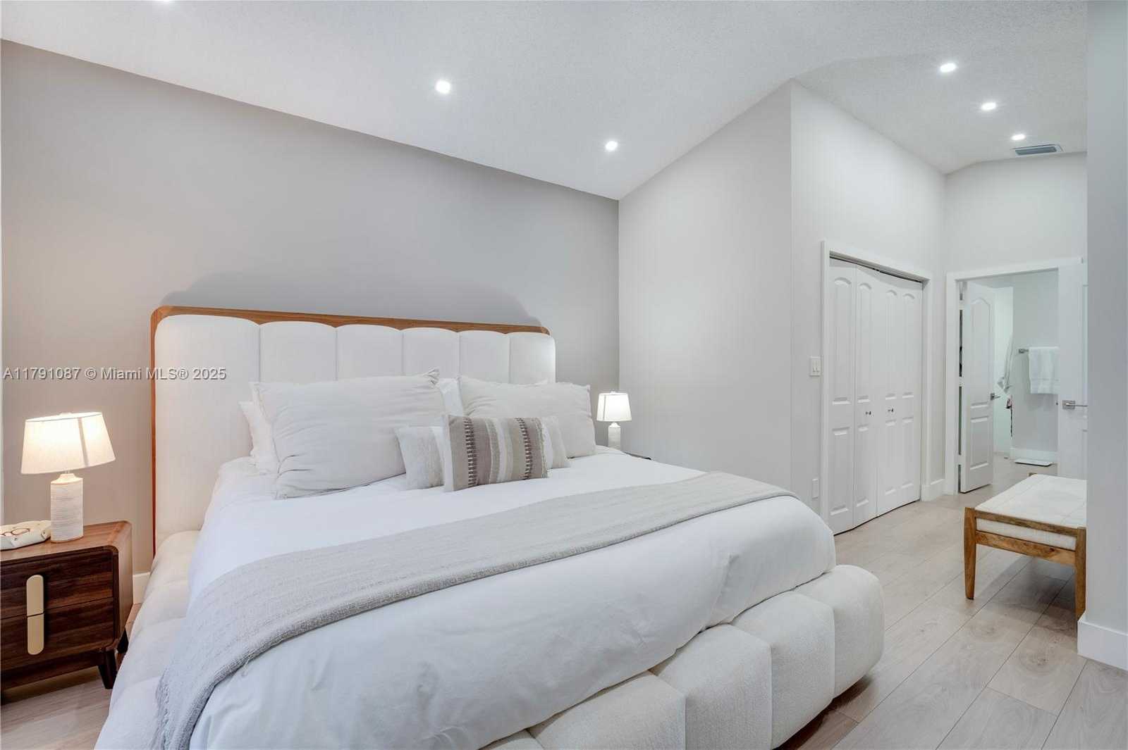 Small Image of 11334 NORTH WEST 53RD LN, Doral Number 22