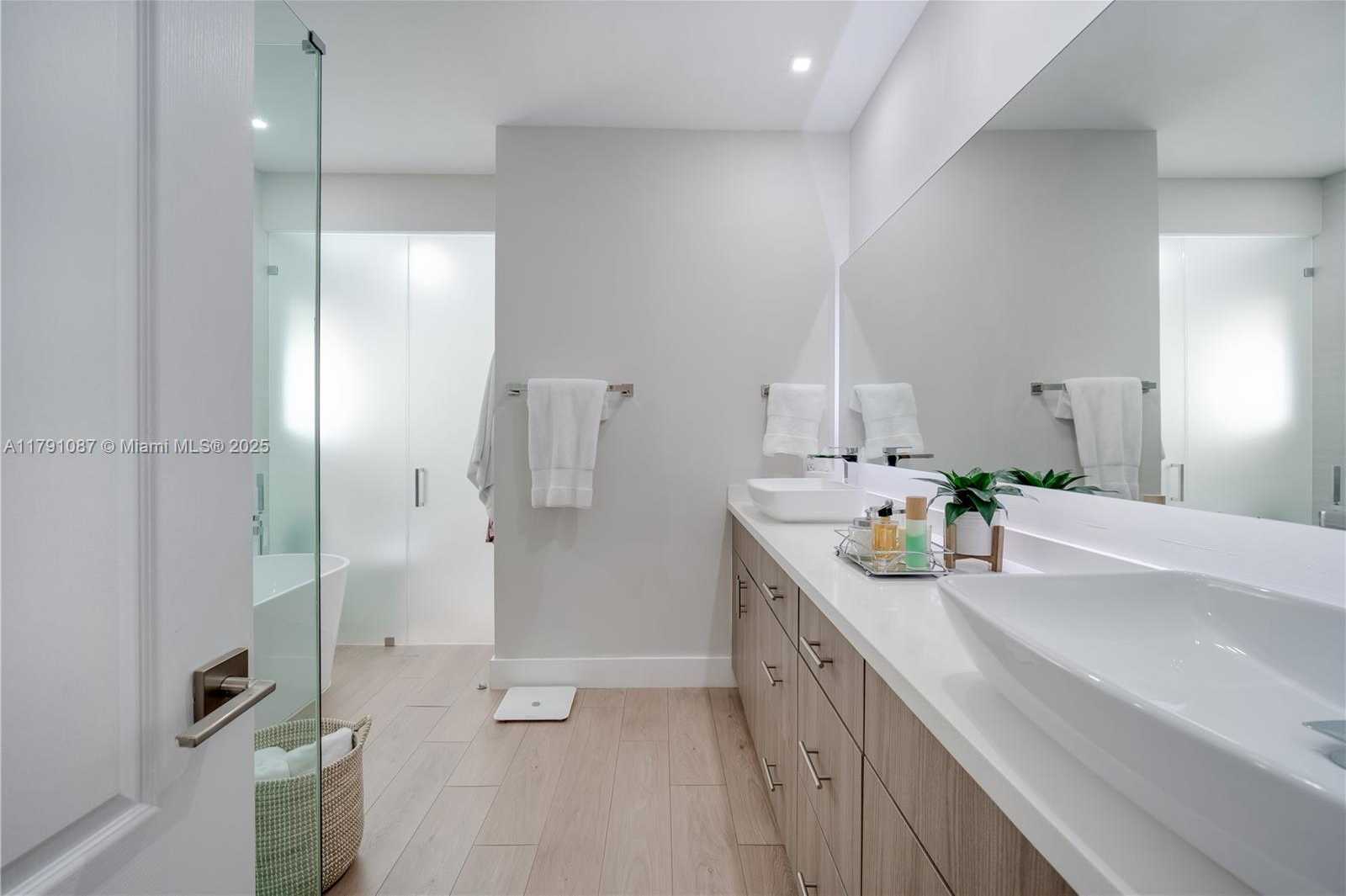 Small Image of 11334 NORTH WEST 53RD LN, Doral Number 24